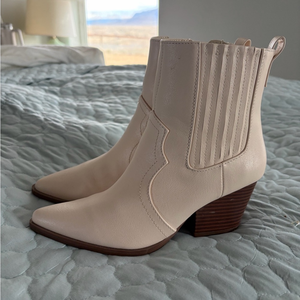 Darby Pointed Toe Beige Western Boot